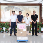 暖心企业送健康 共康社区添 “卫士”—— beat365中国唯一官方网站公益捐赠行动